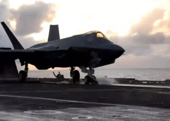 USS Abraham Lincoln uçak gemisi, CENTCOM faaliyet bölgesinde görevini sürdürecek