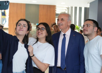 Ümraniye Belediyesi'nden öğrecilere 10 bin TL eğitim desteği
