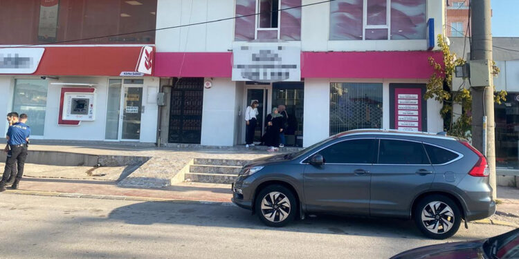 Uzaklaştırma kararı aldırdığı eski eşi tarafından bıçaklandı