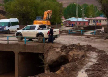 Van'da etkili olan sağanak sele yol açtı