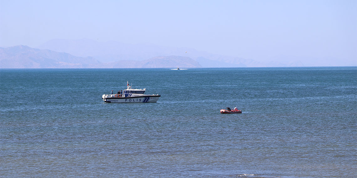 Van’da önceki gün kaldığı yurttan ayrıldıktan sonra bir daha haber alınamayan kayıp üniversite öğrencisi Rojin Kabaiş (21) için ekipler arama çalışması başlattı.