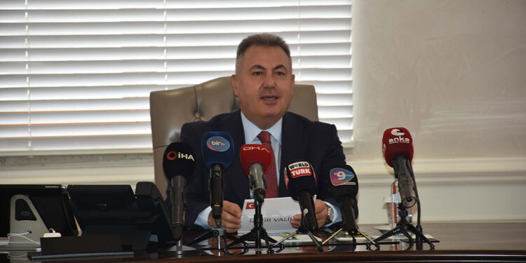 Vali Elban: İzmir'deki yangınlarda sabotaj ve kasıt unsuruna rastlamadık