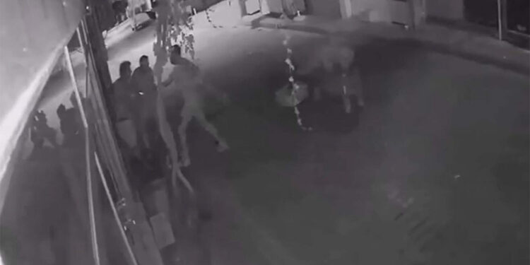 Eğlence mekanında tanıştığı kız arkadaşını rehin aldı