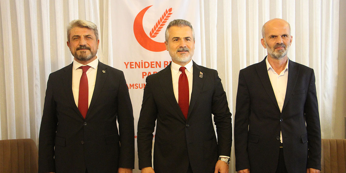 Yeniden Refah Partisi Genel Başkan Yardımcısı Suat Kılıç, “Türkiye muhtemelen 2025 yılının sonbaharıyla 2026 yılının ilkbaharı arasında bir erken seçime gitmek durumunda kalabilir. Erken seçim kapıda desek yanılmış olmayız” dedi.