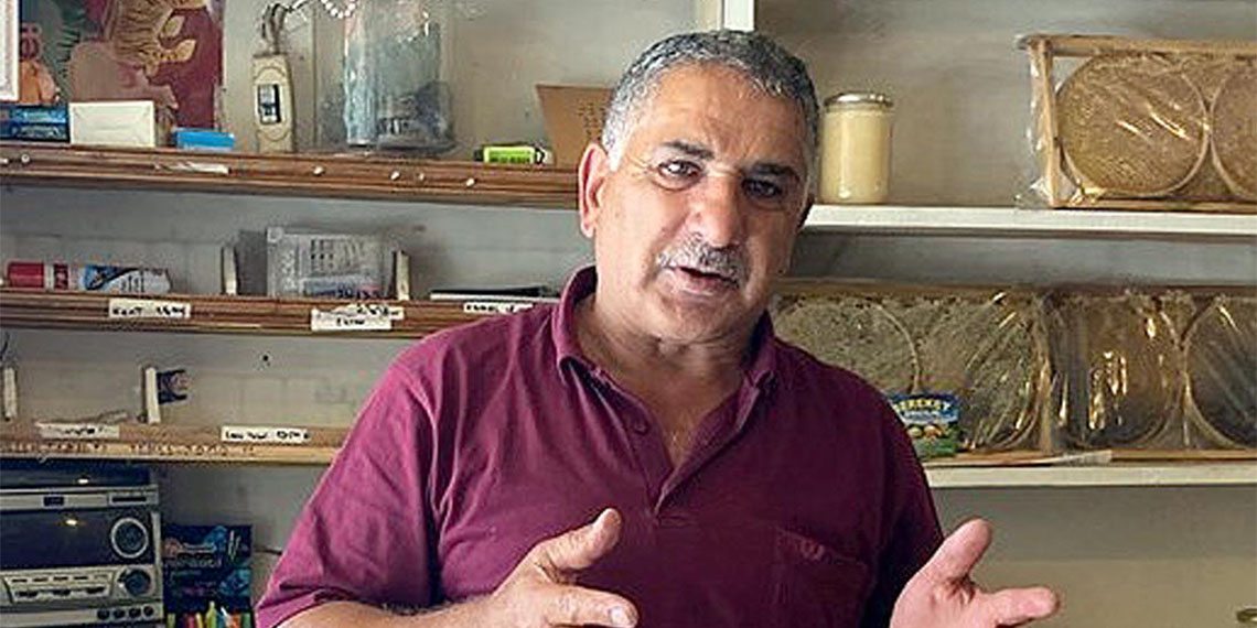 Kars'ta baba mesleği olan arıcılığı sürdüren Aliyar Çelebiler (56), kovanlardan birini açıp yeşil balı görünce şaşırdı.