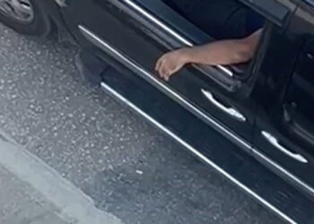 Yerlere izmarit atan sürücüler ile yayalara, 508 bin lira ceza kesildi