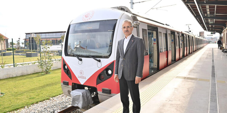 Yılın ilk 8 ayında demir yollarını 177 milyon kişi kullandı