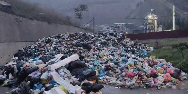 Yol kenarına çöp döken Ortahisar Belediyesi'ne 2 milyon TL ceza