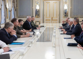 Zelenski, ABD Kongresi delegasyonuyla Kiev’de görüştü