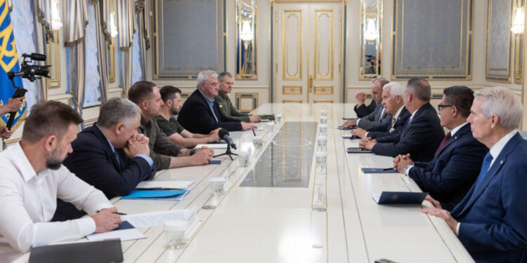 Zelenski, ABD Kongresi delegasyonuyla Kiev’de görüştü