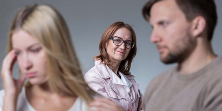 Mutlu evlilik için ailenize sınır çizin