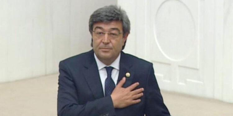 Dursun Ataş partisinden istifa etti