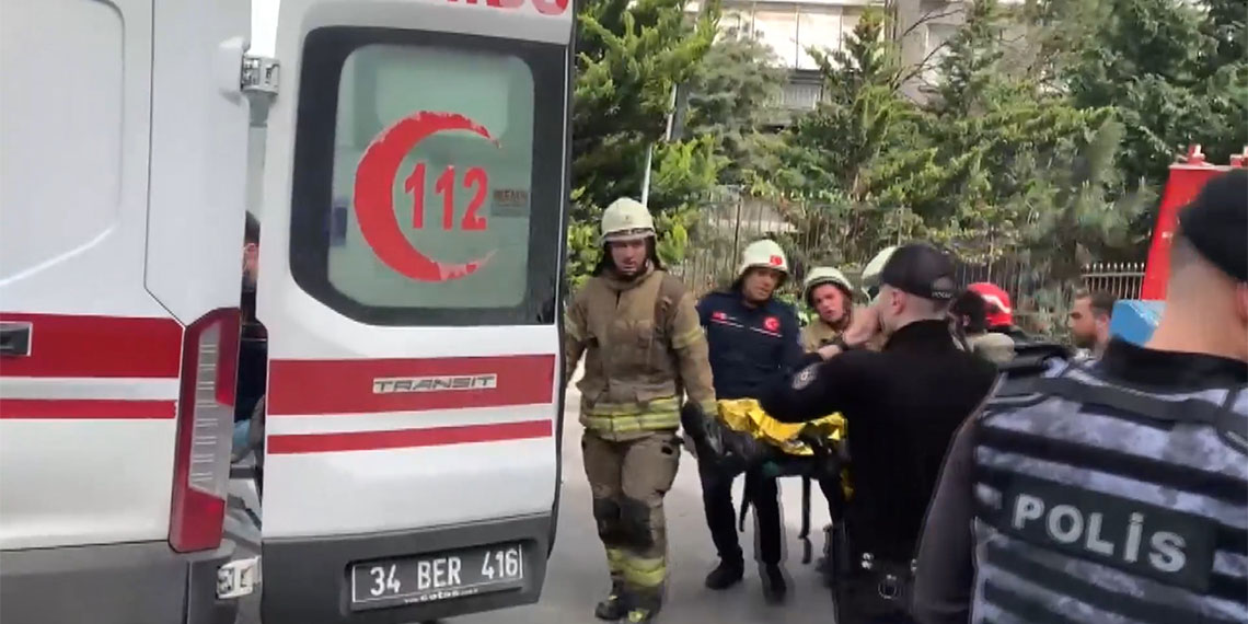 Beşiktaş'ta gece kulübünde çıkan yangına ilişkin İstanbul Büyükşehir Belediyesi ve Beşiktaş Belediyesi görevlilerinin aralarında bulunduğu 13 kamu görevlisi hakkında 'Görevi Kötüye Kullanmak', 'Taksirle Ölüme ve Yaralanma' suçundan dava açıldı.