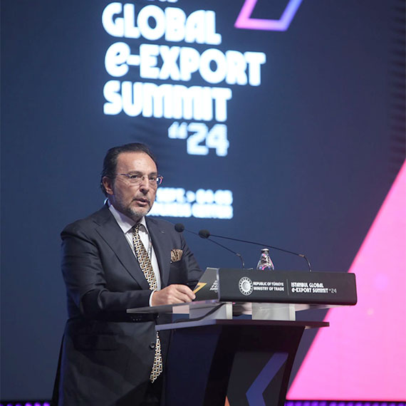 İstanbul Küresel E-İhracat Zirvesi'nde (IGEXX) konuşma yapan Elektronik Ticaret İşletmecileri Derneği (ETİD) Başkanı Hakan Çevikoğlu