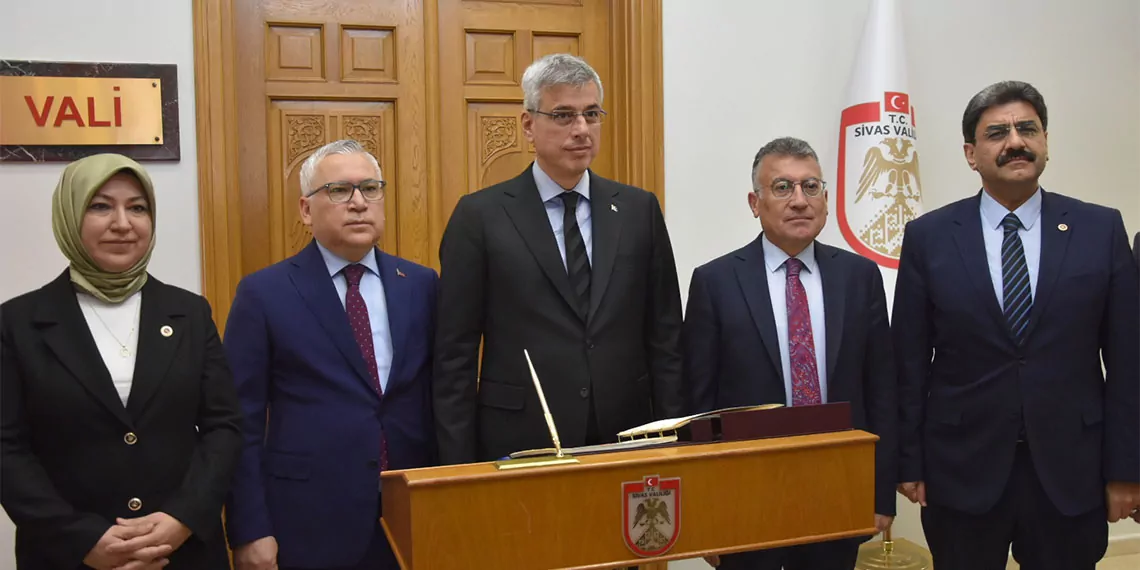 Sağlık bakanı kemal memişoğlu, "daha sağlıklı bir türkiye ve daha sağlıklı üreten bir türkiye için çabalıyoruz. Daha iyisini de yapmaya çalışıyoruz" dedi.