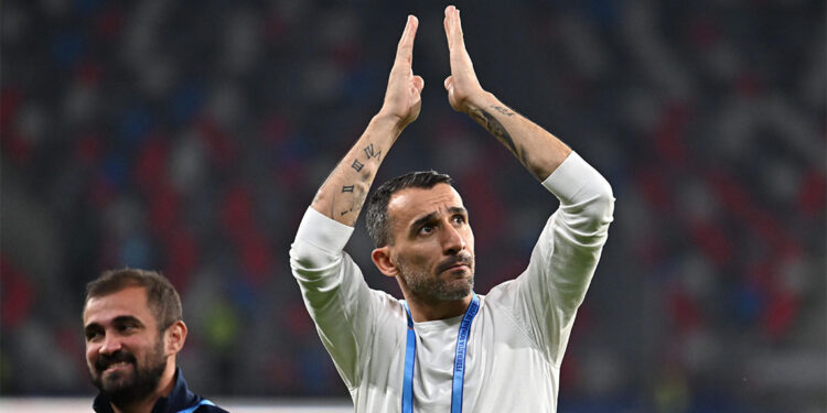 Mehmet Topal'a tribünlerden sevgi gösterisi