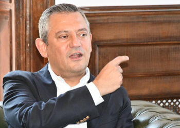 Teğmenlerin siyasi hesaplara alet edilmesini kınıyorum