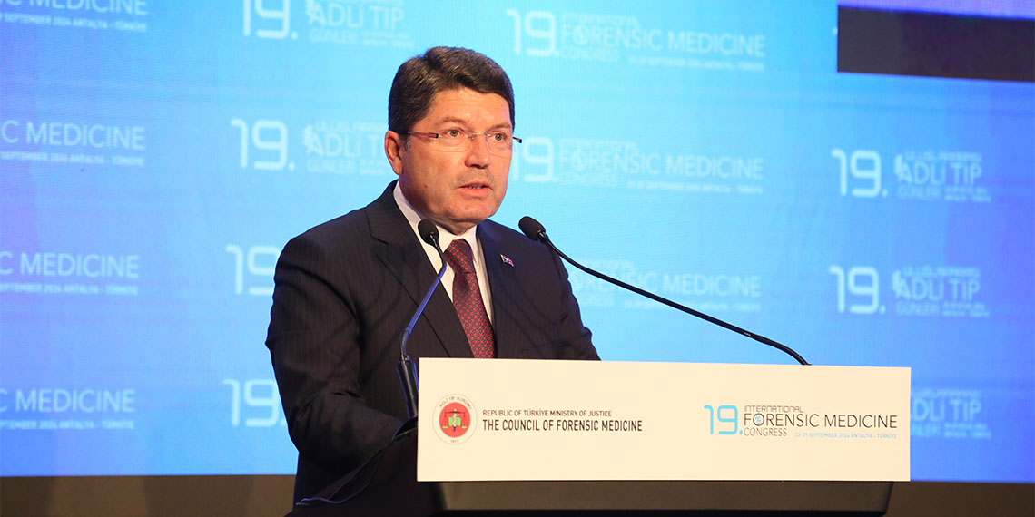 Adalet Bakanı Yılmaz Tunç, Narin cinayetiyle ilgili karanlıkta hiçbir şeyin kalmayacağını söyledi.