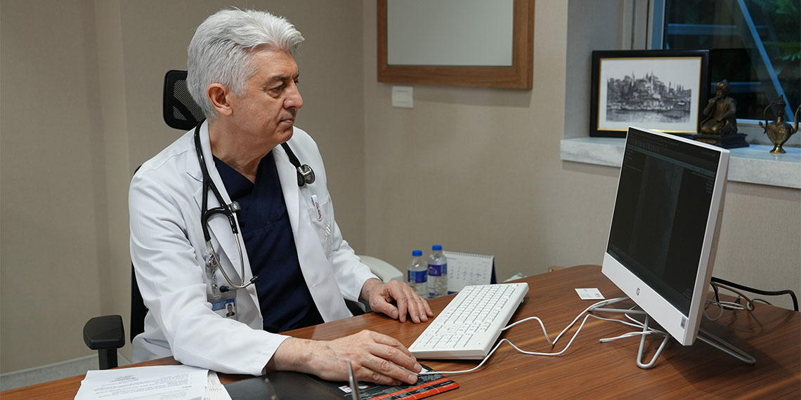 Medipol Mega Üniversite Hastanesi Kardiyoloji Bölüm Başkanı Prof. Dr. Bilal Boztosun, kalbi korumanın altın yollarını anlattı.