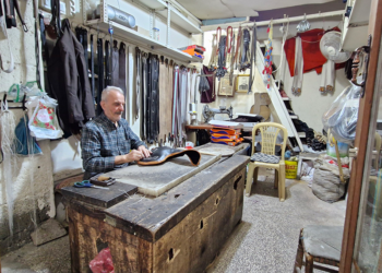 12 yaşında başladığı saraçlık mesleğini 80 yıldır sürdürüyor