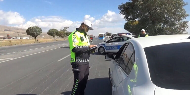 2 milyon 855 bin araçta denetim