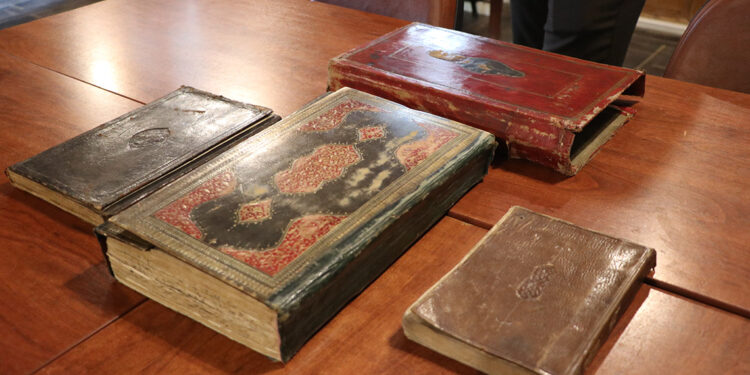 2 bin 800 el yazması eser, bu kütüphanede korunuyor