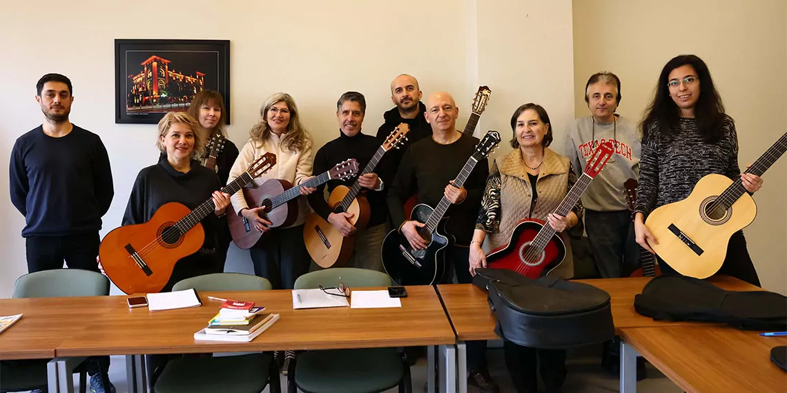 Çankaya belediye başkanı hüseyin can güner, "tasarrufun eğitimden yapılmaması gerektiğini düşünüyoruz. Bu nedenle çankaya evleri belediyemizin imkanlarıyla eğitime devam edecek" dedi.