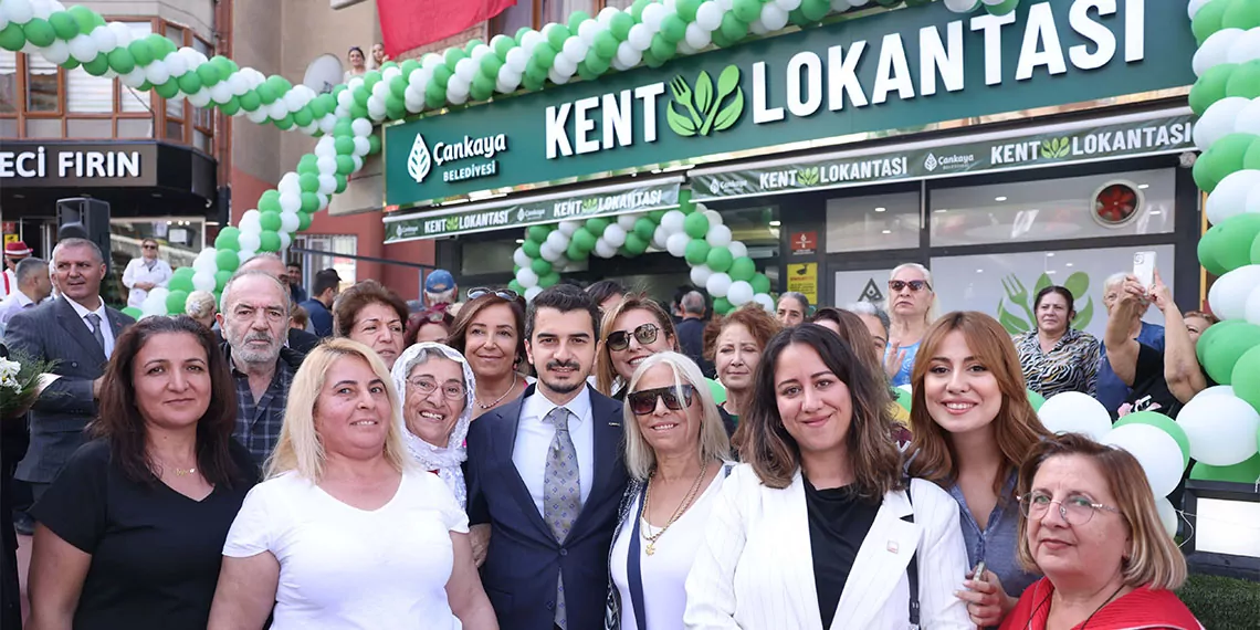 Çankaya belediye başkanı hüseyin can güner’in seçim vaatlerinden biri daha hayata geçti. Çankaya belediyesi, halkın sağlıklı ve ekonomik gıdaya uygun fiyatla ulaşabilmesi için hayata geçirdiği çankaya kent lokantası'nın ilkini cebeci'de hizmete açtı.