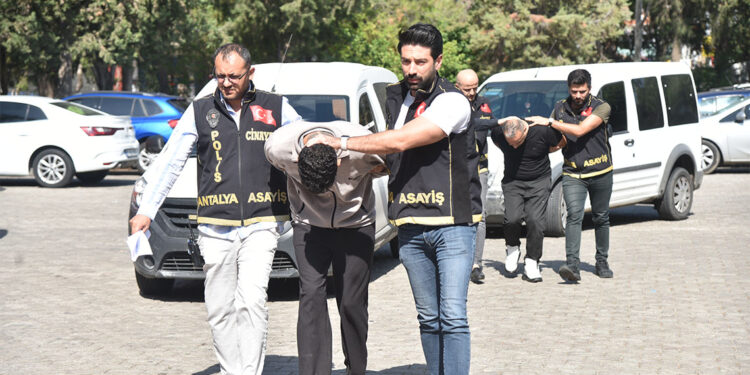 3 cinayet şüphelisi, 200 saatlik kamera kaydıyla yakalandı