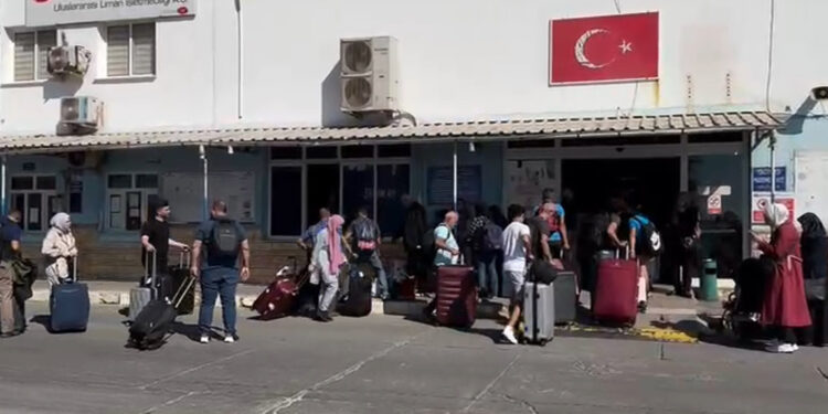 315 Lübnan vatadaşı, Mersin'e getirildi