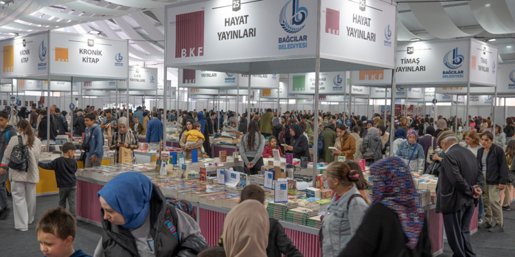 3'üncü Bağcılar Kitap Fuarı, her gün ortalama 70 bin ziyaretçiyi ağırladı