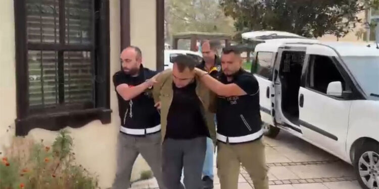 56 yıl hapisle aranan hükümlü kardeşinin kimliğiyle yakalandı