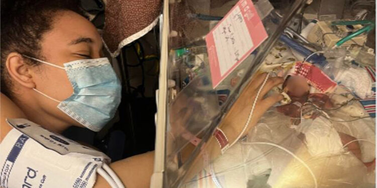 ABD'de bir aile erken doğan bebeklerinin ölümü için hastaneye dava açtı