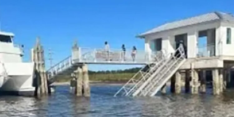 ABD'de feribot iskelesi çöktü; 7 ölü