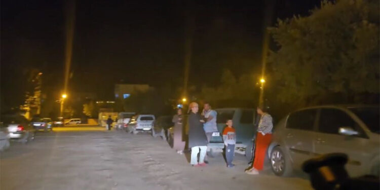 6 saatte 20 artçı sarsıntı meydana geldi