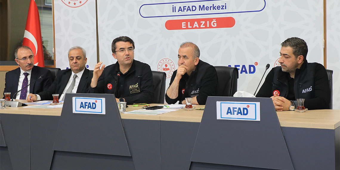 AFAD Başkanı Okay Memiş, "Herhangi bir can kaybının yaşanmaması bizim için son derece değerlidir. Bu durum, kentsel dönüşümün ne kadar hayati olduğunu ve diğer şehirlerde olabilecek depremlerde can kaybını önlemek için ne denli önemli olduğunu bir kez daha ortaya koymaktadır" dedi.