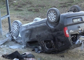 Ağrı'da iki ayrı trafik kazasında 15 kişi yaralandı