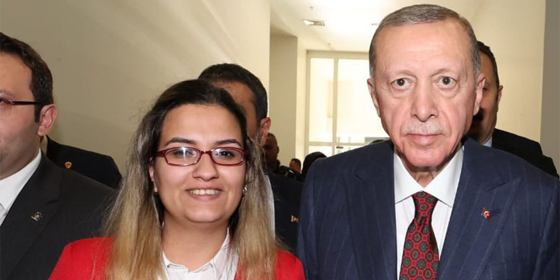 Ankara'da dün akşam otomobilin ağaca çarptığı kazada AK Parti Ankara İl Gençlik Kolları Yönetim Kurulu Üyesi Betül Önderoğlu hayatını kaybetti.