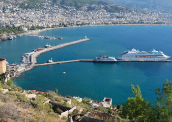 Alanya'ya kruvaziyer gemisiyle 1132 yolcu geldi