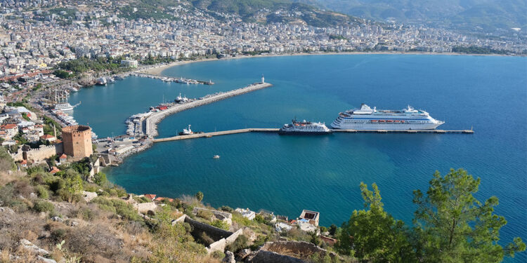 Alanya'ya kruvaziyer gemisiyle 1132 yolcu geldi