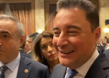 Türkiye'yi iki kutuplu siyasete hapsetmeyen bir çıkış arıyoruz