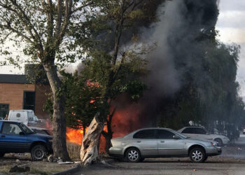 Şaşmaz Oto Sanayideki otoparkta yangın
