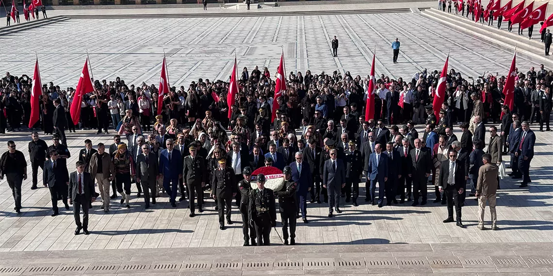 Ankara'nın başkent oluşunun 101'inci yıl dönümü, kentte düzenlenen çeşitli etkinliklerle kutlandı.