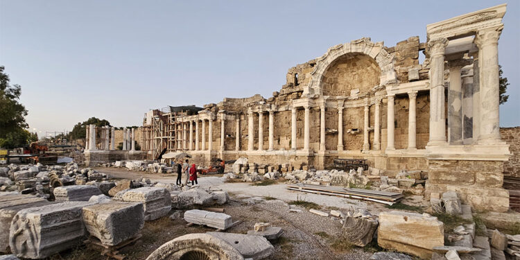 Anıtsal Çeşme'de restorasyon çalışmaları sürüyor