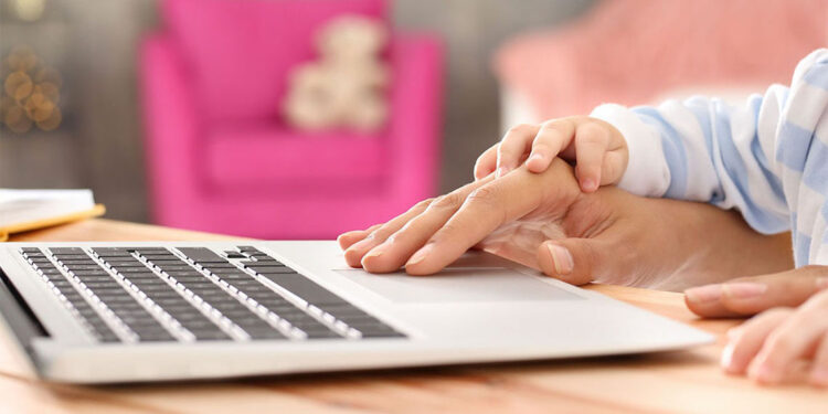 Ebeveynler, yapay zekaya sağlık uzmanlarından daha fazla güveniyor