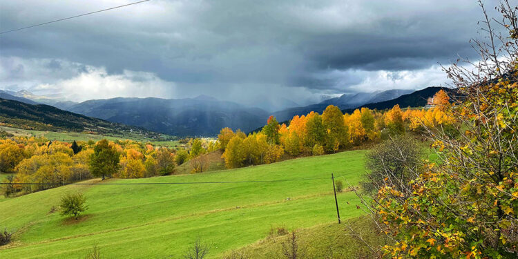 Karagöl'de karla kaplanan tepeler görsel şölen oluşturdu