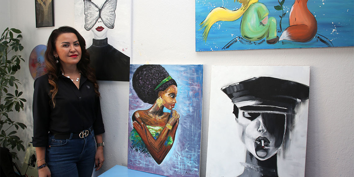 Edirne’nin Keşan ilçesinde avukatlık ve ara buluculuk yapan Aylin Arıkan’ın (44) yaptığı yağlı boya resimler ilgi görüyor.