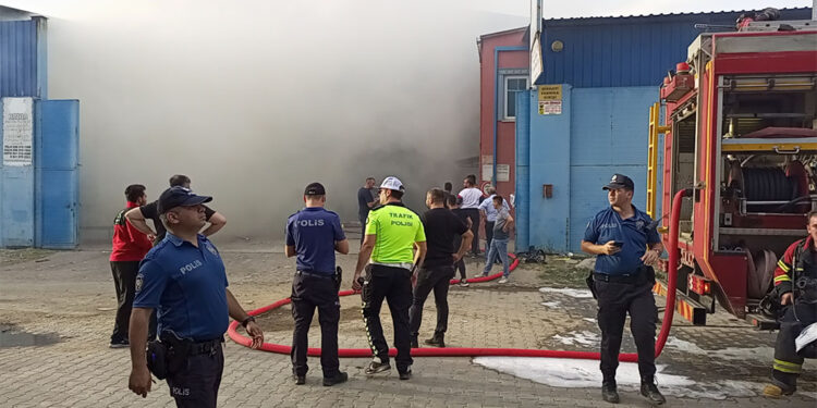 Aydın'da geri dönüşüm tesisinde yangın