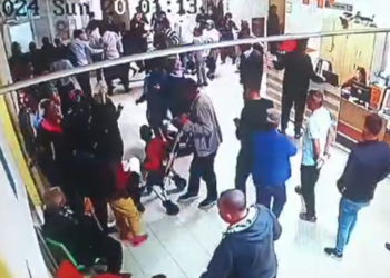 Adana'da, hastanede deprem sırasındaki panik kamerada