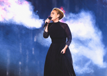 Adele kısmen sağır kaldığını açıkladı